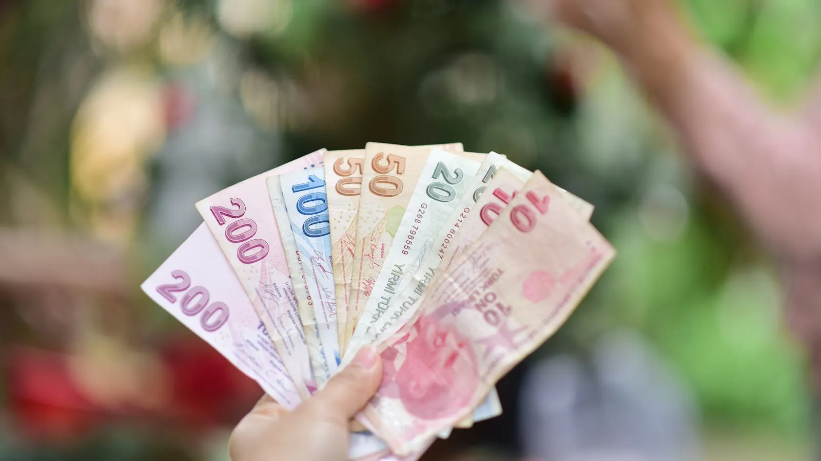 Elinde Türk Lirası tutan kişi — 72 ay vergi yapılandırma kanun teklifi 2026